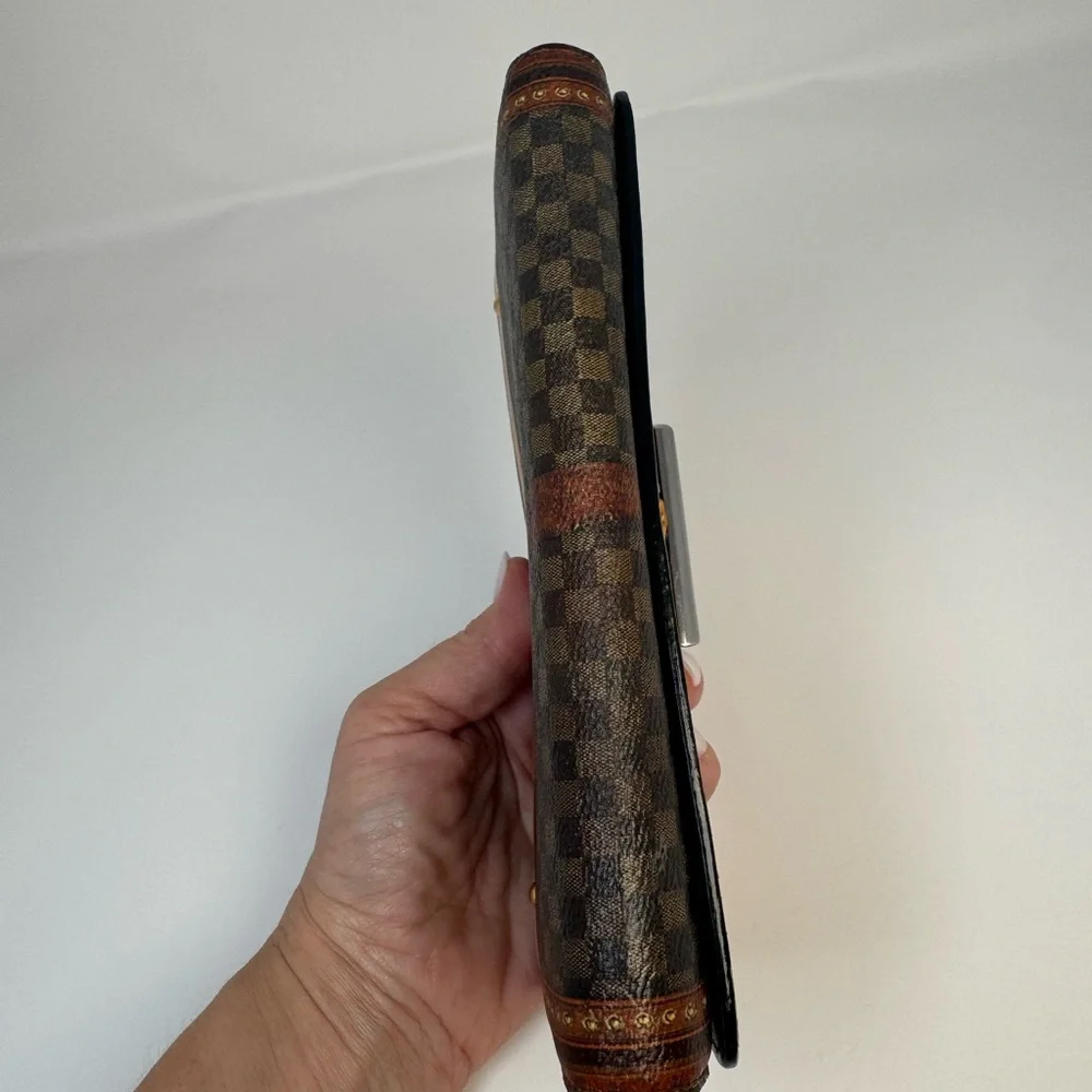 Authentic Louis Vuitton Limited Edition Damier Canvas Time Trunk Twist Wallet - Picture 4 of 10